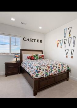 Queen Bedroom Set