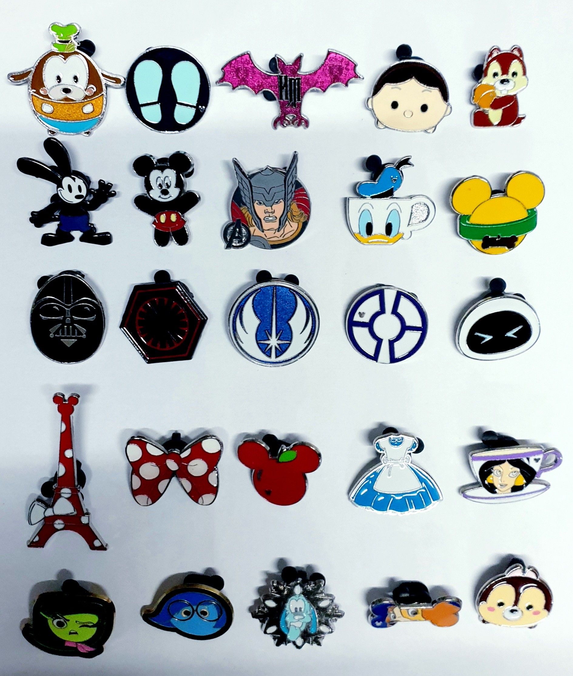 20 Disney trading pins lot set.Tradeable at all disney parks.