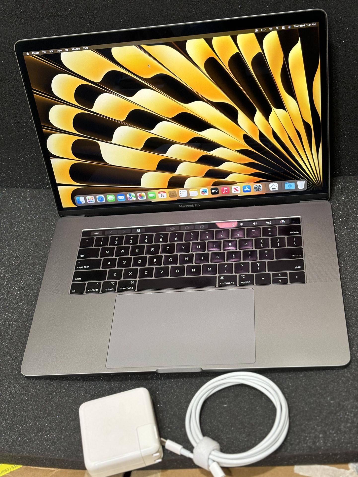 MacBook Pro 15 2018 I7 16 Gb Ram 256 Space