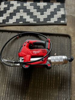 MILWAUKEE GREASE GUN (BRAND NEW)