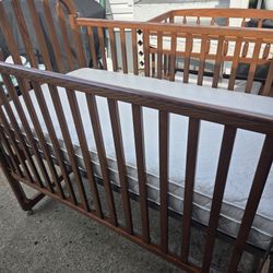 Set Crib& Changing Table