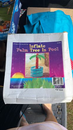 Inflate palm tree in pool