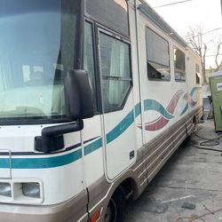 1996  Winnebago Vectra 33' Motorhome