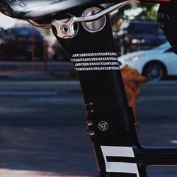 UNKNOWN SINGULARITY Carbon Aero Seat Post