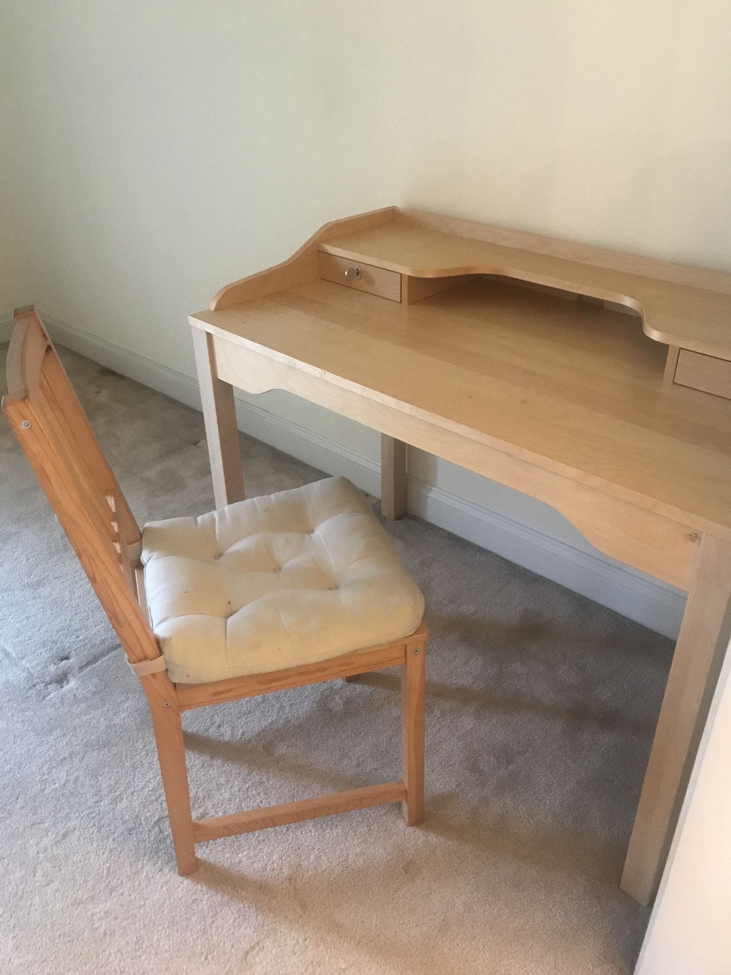 Desk + chair