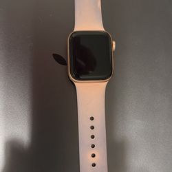 ⌚ Apple Watch Series 4 – Rose Gold – 40mm – GPS – Great Condition