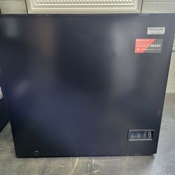Freezer Frigidaire 7-cu ft Garage Ready Chest Freezer ( Black )