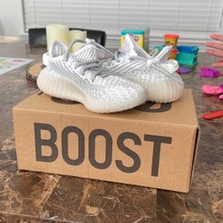 Yeezys 350 Kids Size 11 brand New 