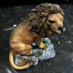 Wildlife King Lion Sculpture Vintage 