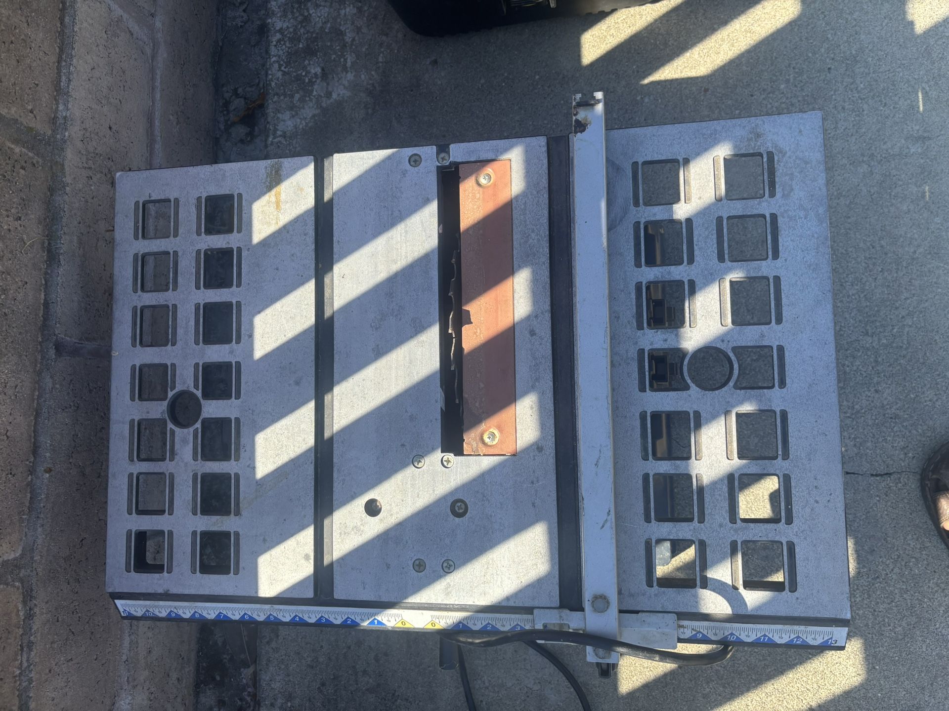 Usted Río y Table Saw