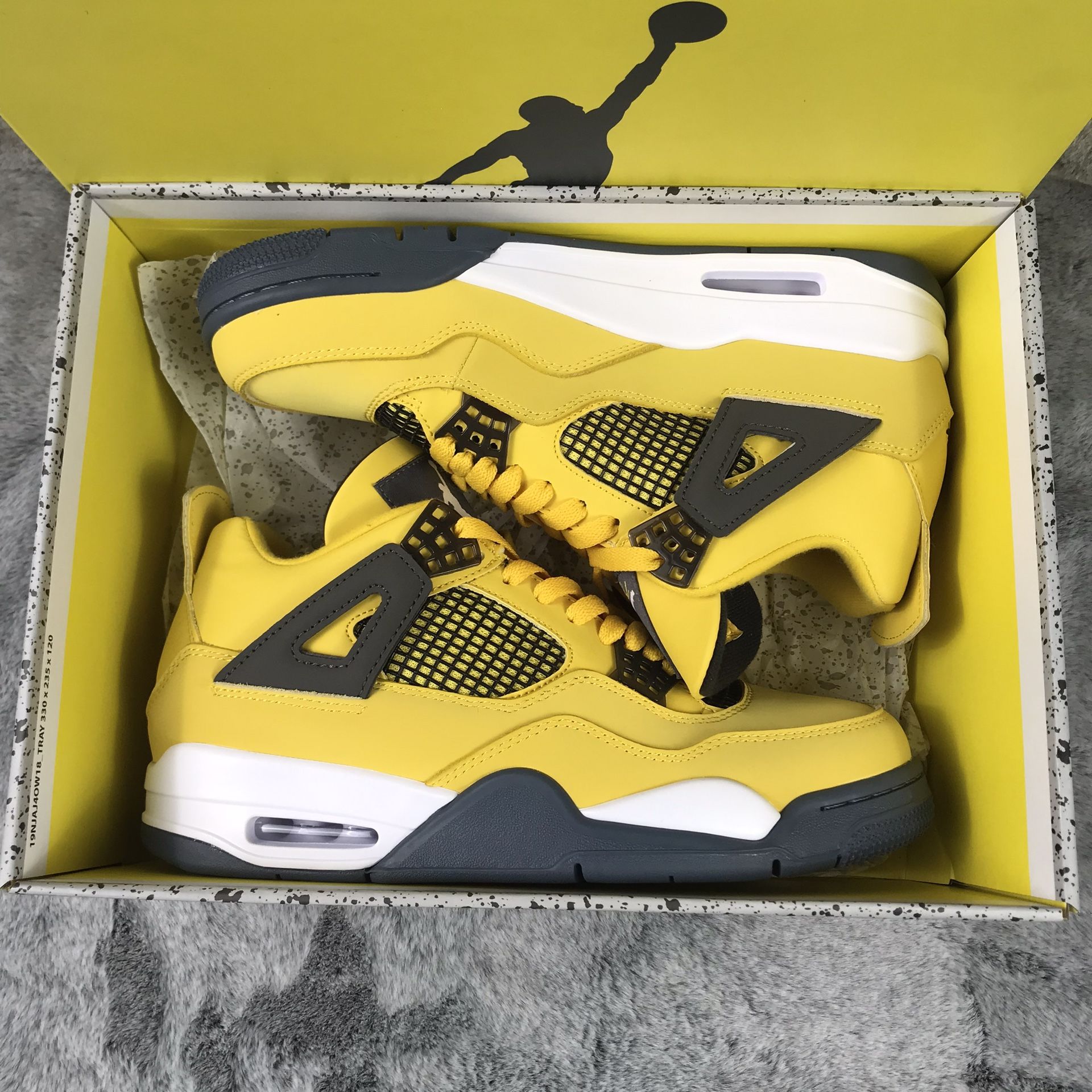 Air Jordan 4 Size 9.5