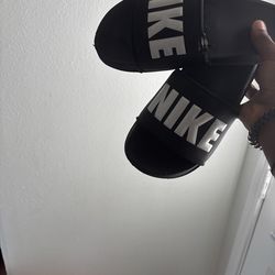Nike slides🤷🏾‍♂️