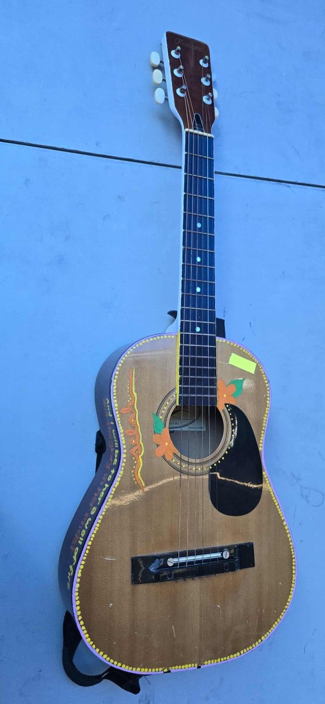 PRELUDE ACOUSTIC GUITAR SIZE MEDIUM. ,PARLOR ,TRAVEL SIZE GUITAR $49