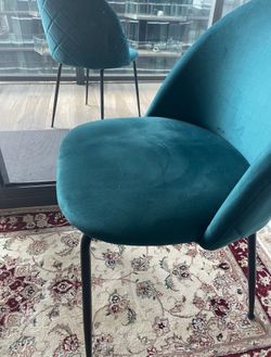 $350 Modern Round Glass table and 4 soft fabric chairs