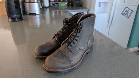 Brand New Red Wing Iron Ranger 8086 – Charcoal Rough & Tough boots– Size 9 ( botas)