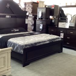 Covetown 4pc King Panel Bedroom Set