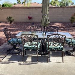 Outdoor Dining Table and Chairs