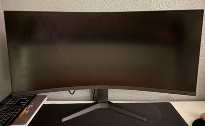 34” curved monitor