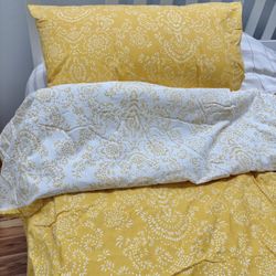 TWIN Size Duvet Cover + Sham!