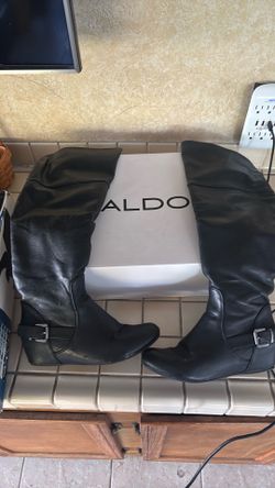Aldo wedge style boots where is the size they’re stickyp