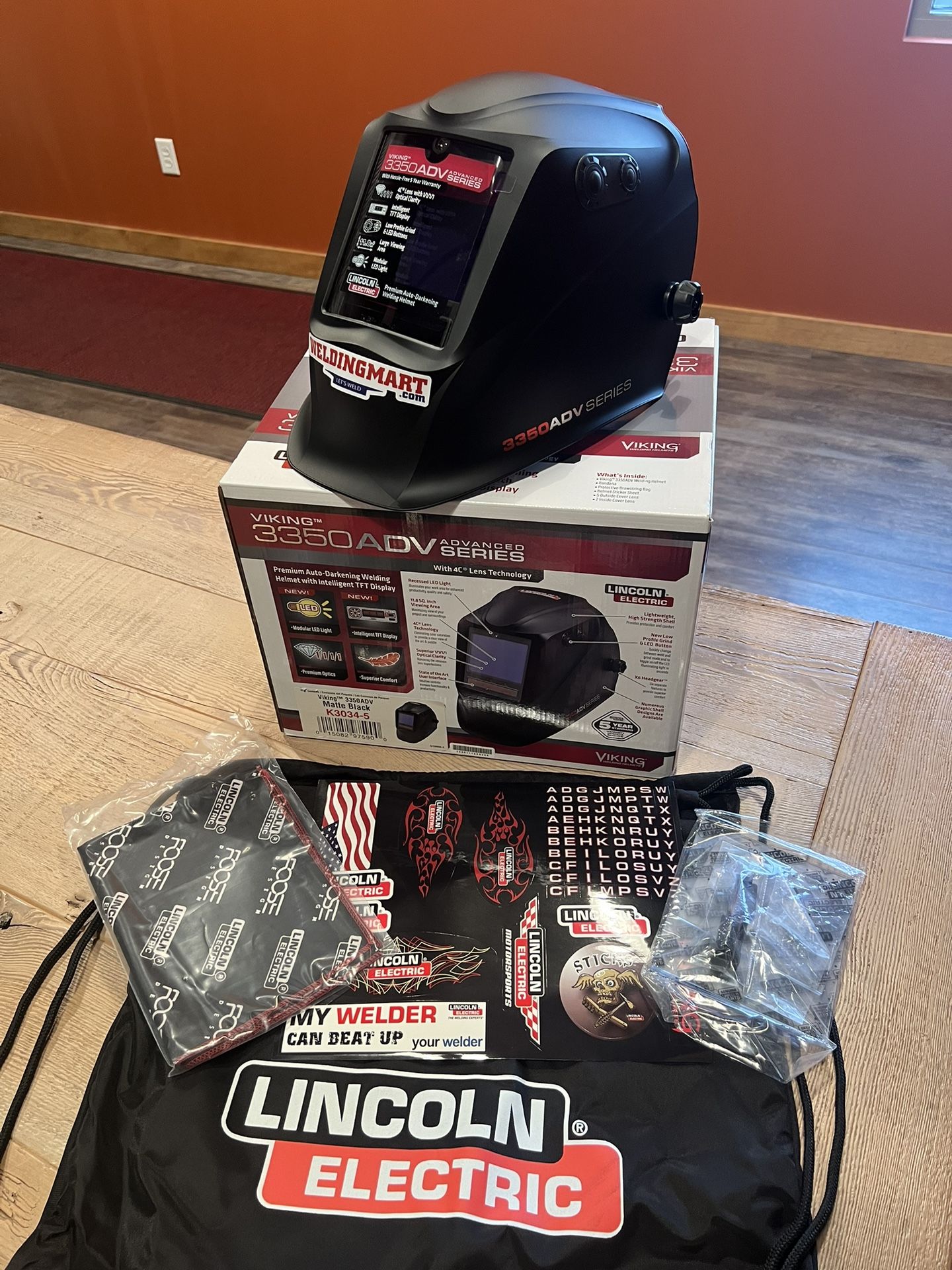 Lincoln VIKING 3350 ADV Series Black Auto-Darkening Welding Helmet