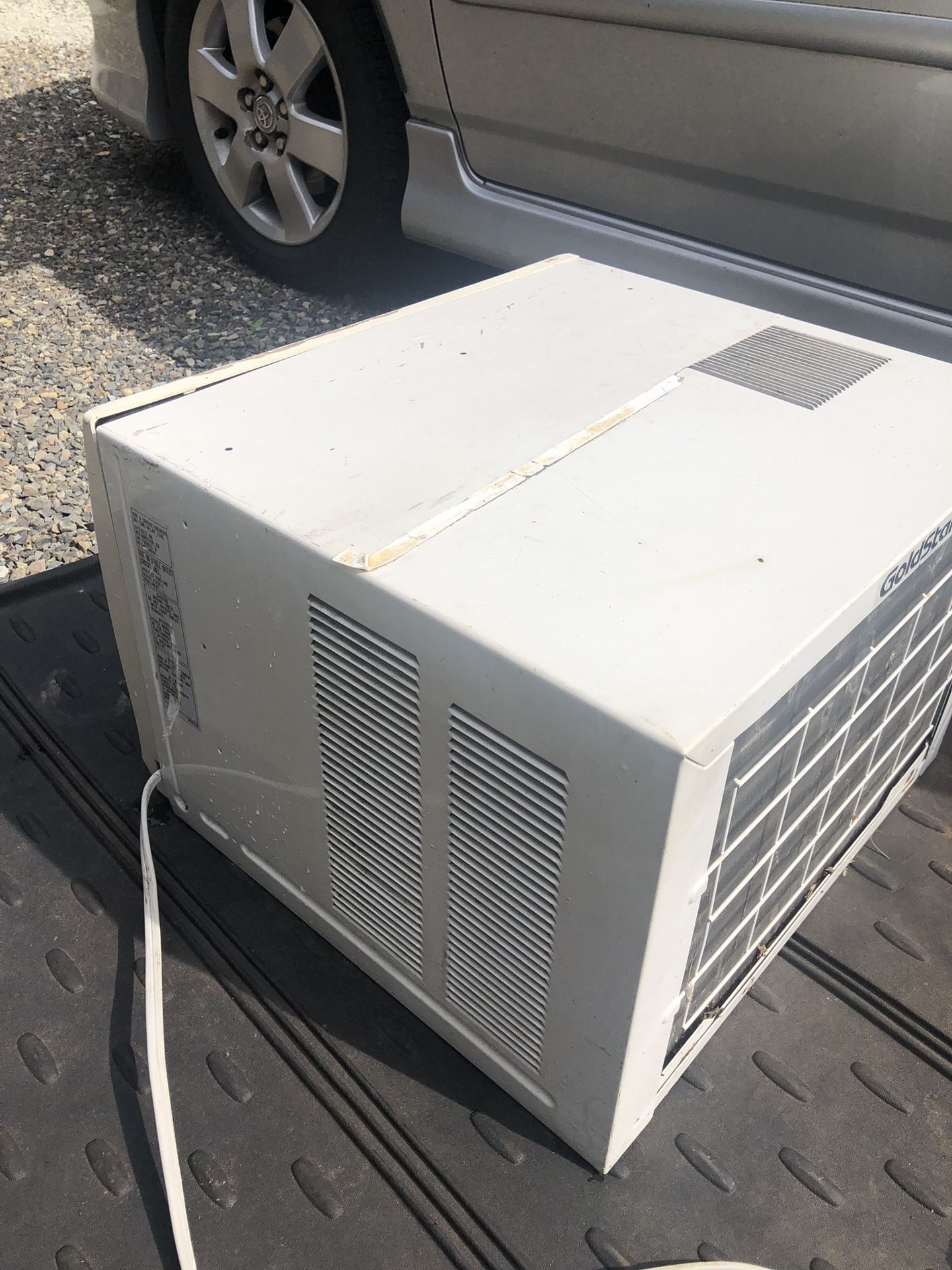 OBO 8000 BTU Goldstar AC Window Unit