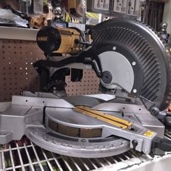 DeWalt 12" (305mm) Double Bevel Compound Miter Saw 