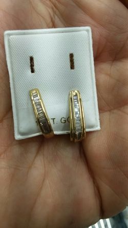 14K GOLD Earings. 60 ct diamonds