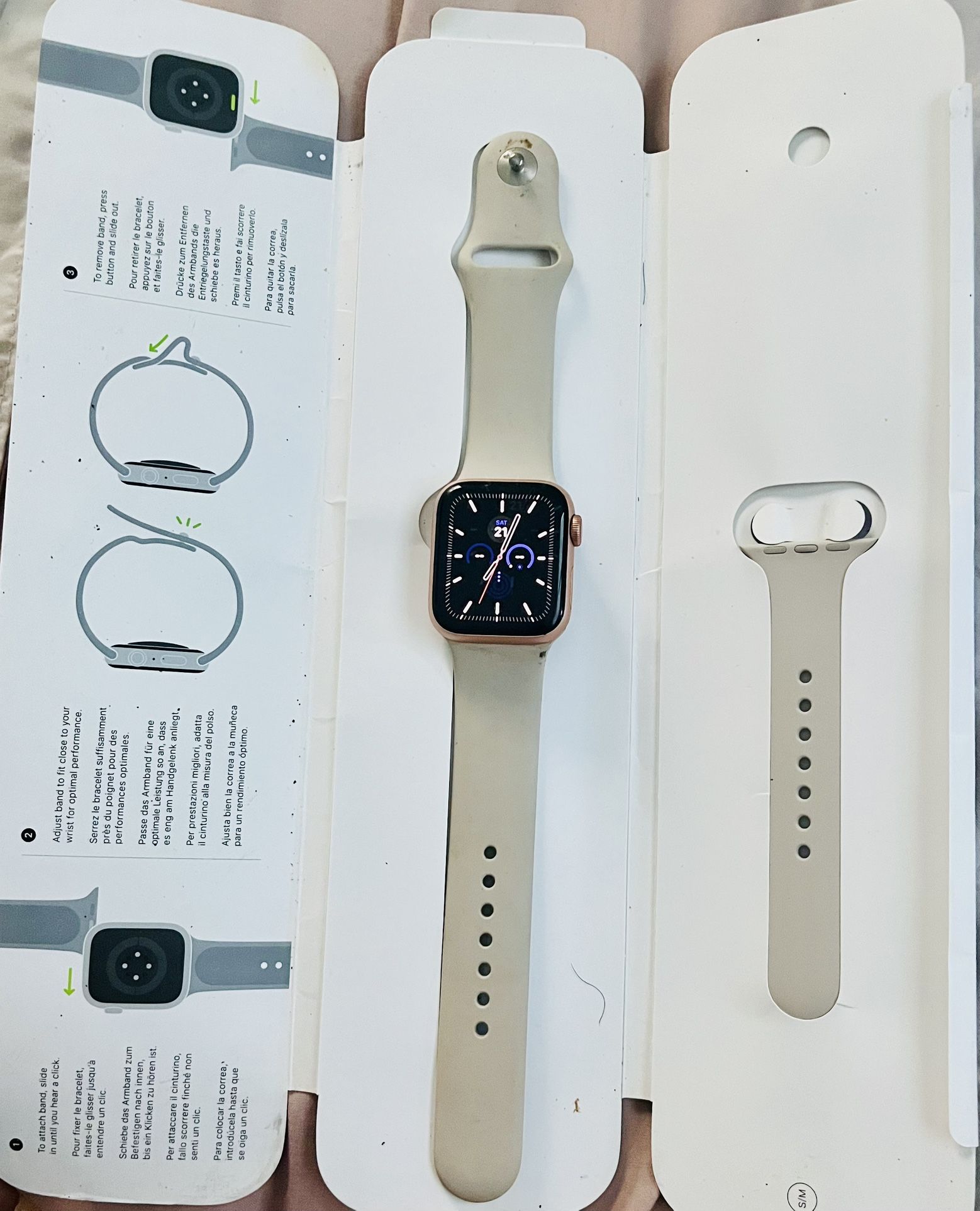 Apple Watch SE (40mm, 2021) – Excellent Condition