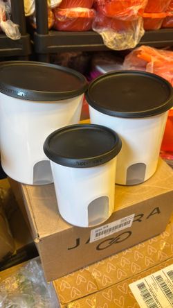 Set De Tres Botes Es Uno De 4 Litros  Uno De 3 Litros Y Uno De Un Litro Los Tres Por 18