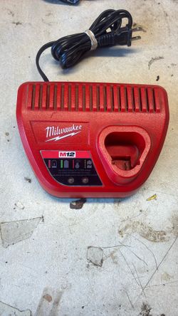 Milwaukee Charger M12
