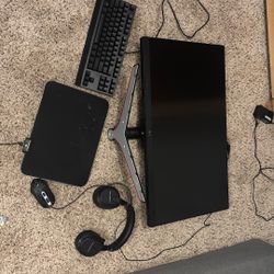 monitor the keyboard rub mouse and turtle beach headset 