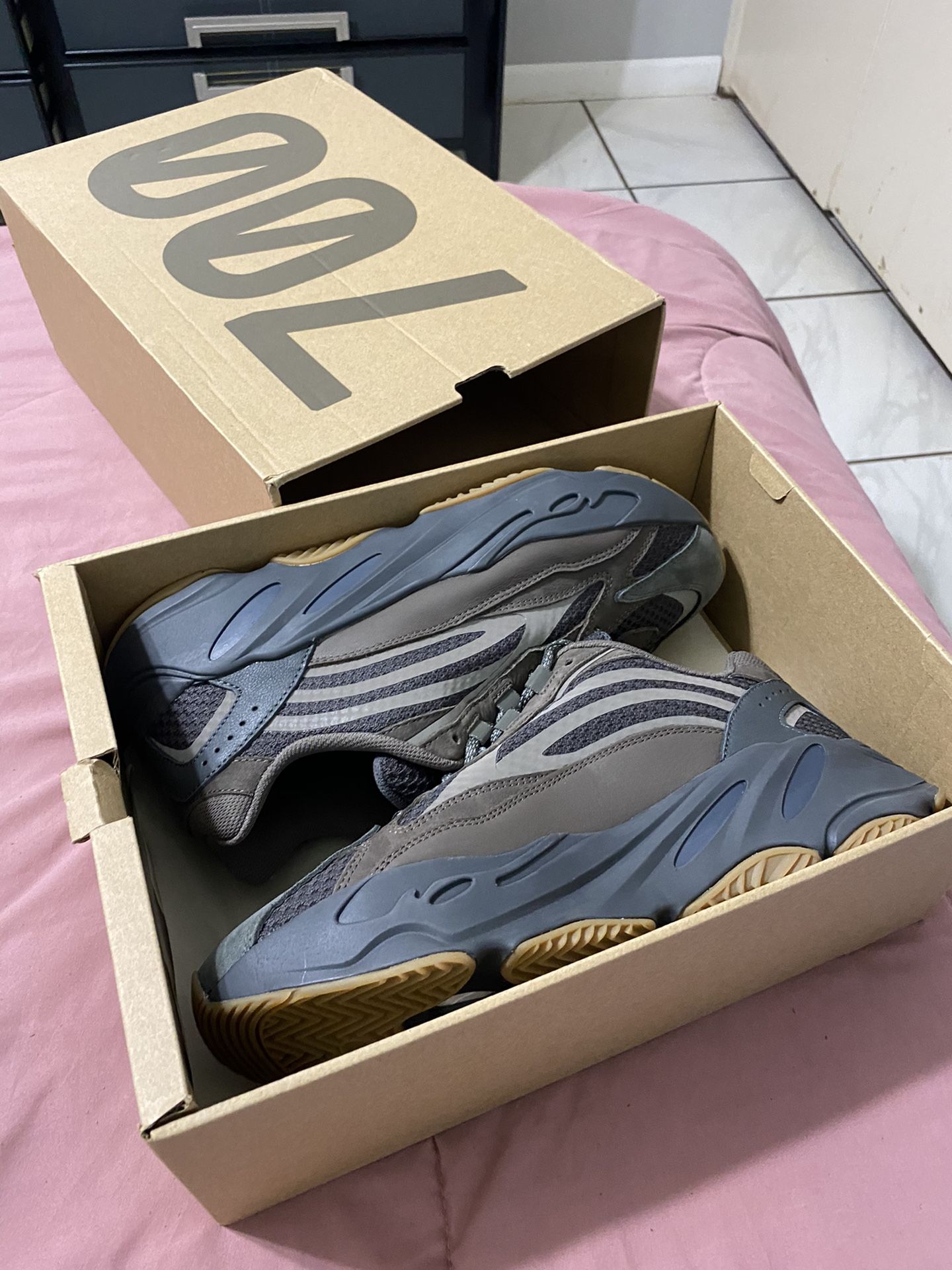 ADIDAS YEEZY BOOST 700 V2 GEODE SIZE 11