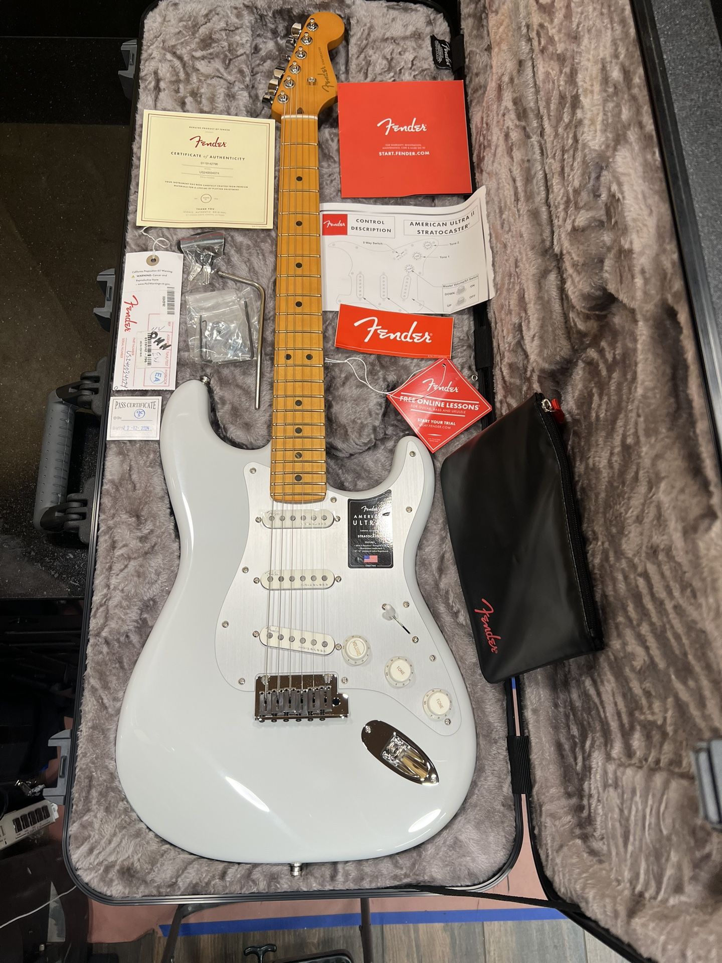 Fender American Ultra II Stratocaster 2024 - Avalanche White NEW!!! Fender,fender Stratocaster,Stratocaster,American Ultra II,electric Guitar,
