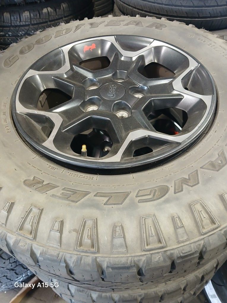 Jeep Wrangler Rubicon Rims Tires (5)