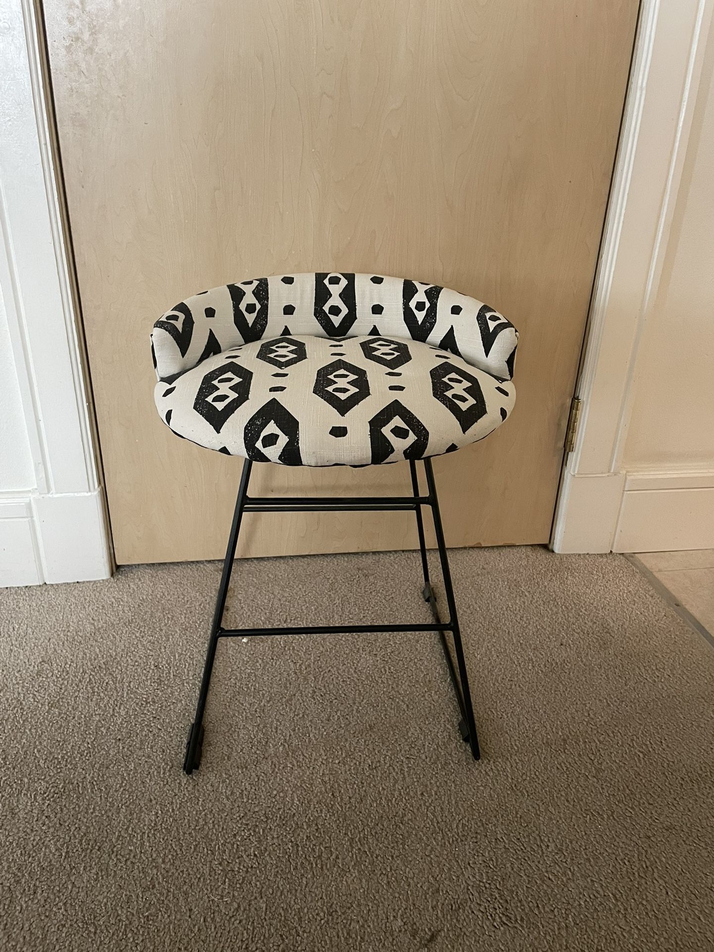 Cute small stool/chair. smoke free home. Great condition.