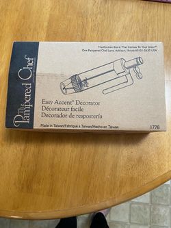Pampered Chef Easy Accent Decorator