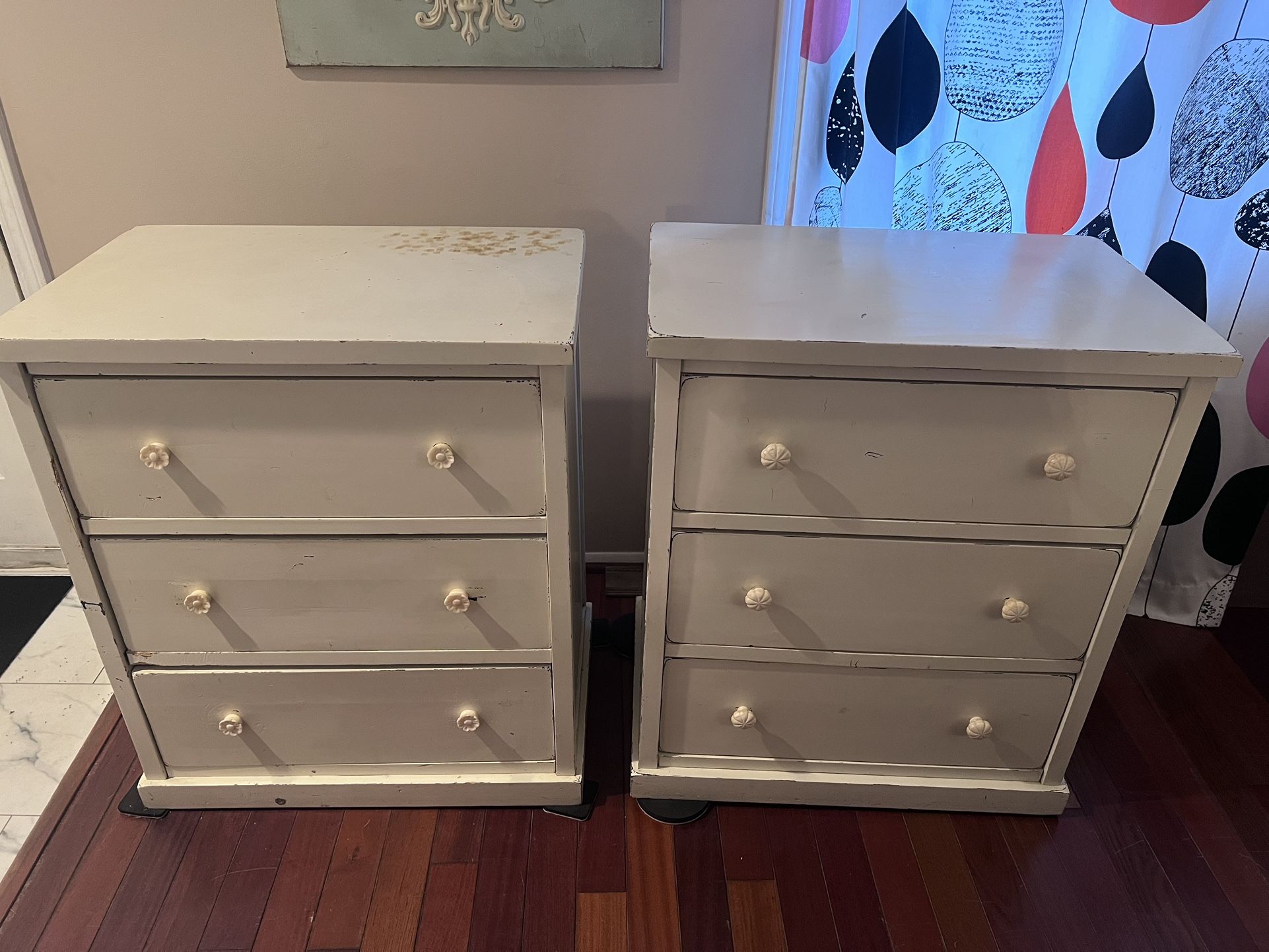 Solid Wood (2) Nightstands 