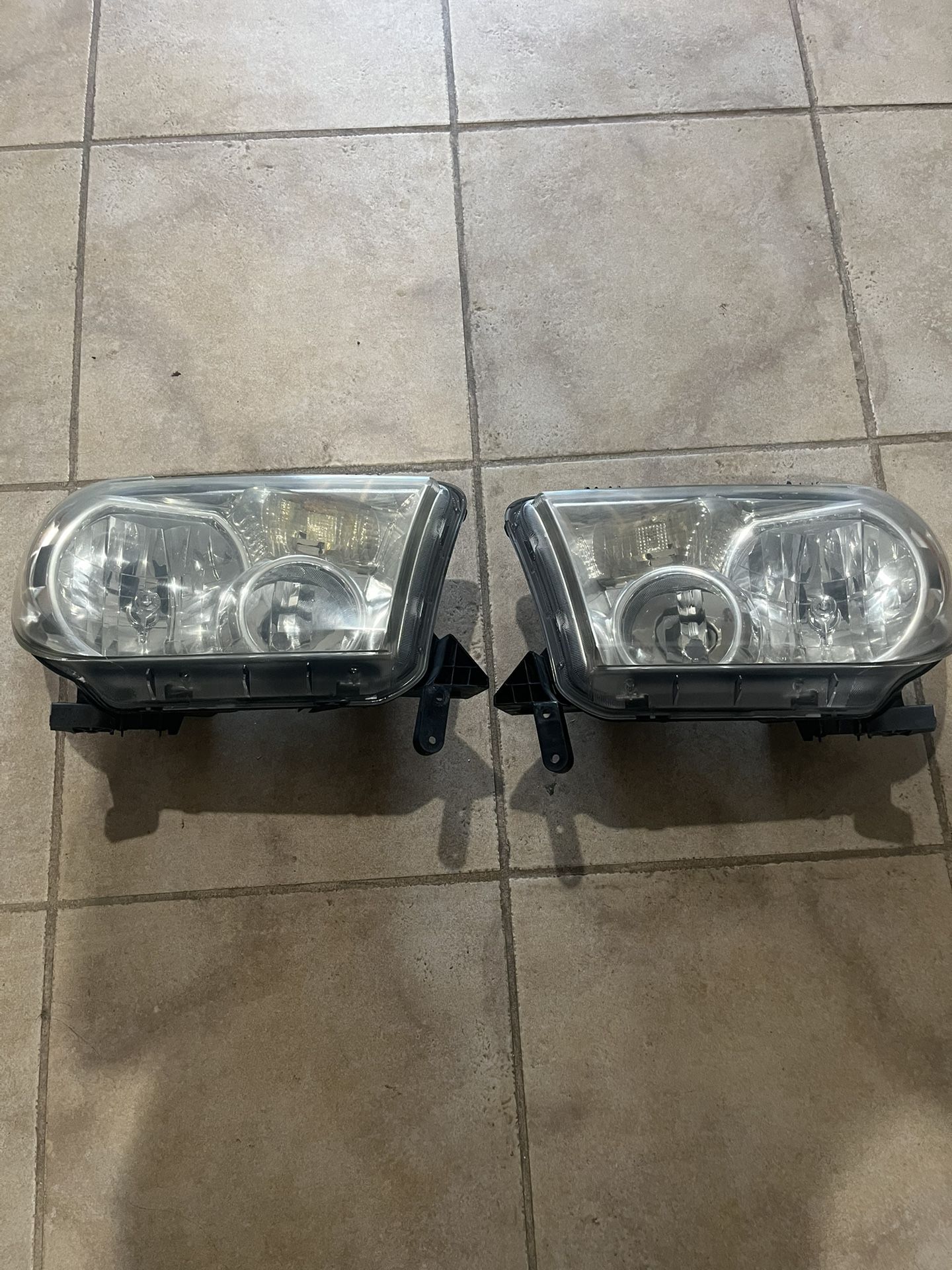 Toyota Tundra Headlights