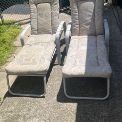 Used Very good Condition Pool Chears reclining chairs with cushions.