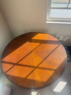 Solid Wood Round Accent Table – Great Condition