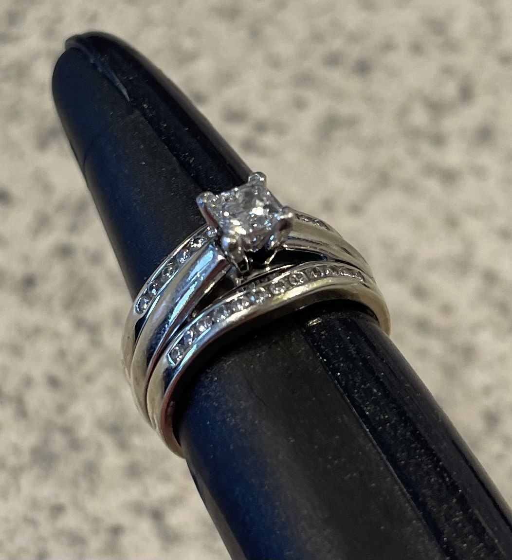 The Leo Natural Diamond Princess Cut Wedding Ring Set