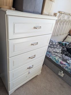 White 5-Drawer Tall Dresser Chest