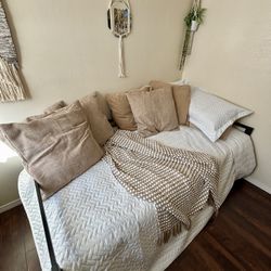 Twin Size Day Bed With Mattress