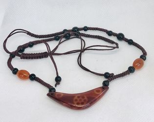 Necklace in brown color with art glass