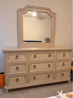 9 drawer dresser with mirror and matching nightstand