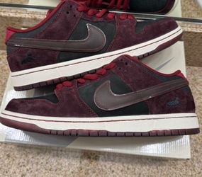Nike SB Dunk Low Riot Skateshop Size 10.5