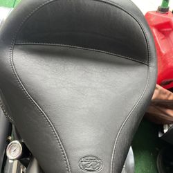 Mustang Double Wide Softail Slim Seat 