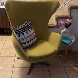 Set of 2 Green Spinning Accent Chairs 
