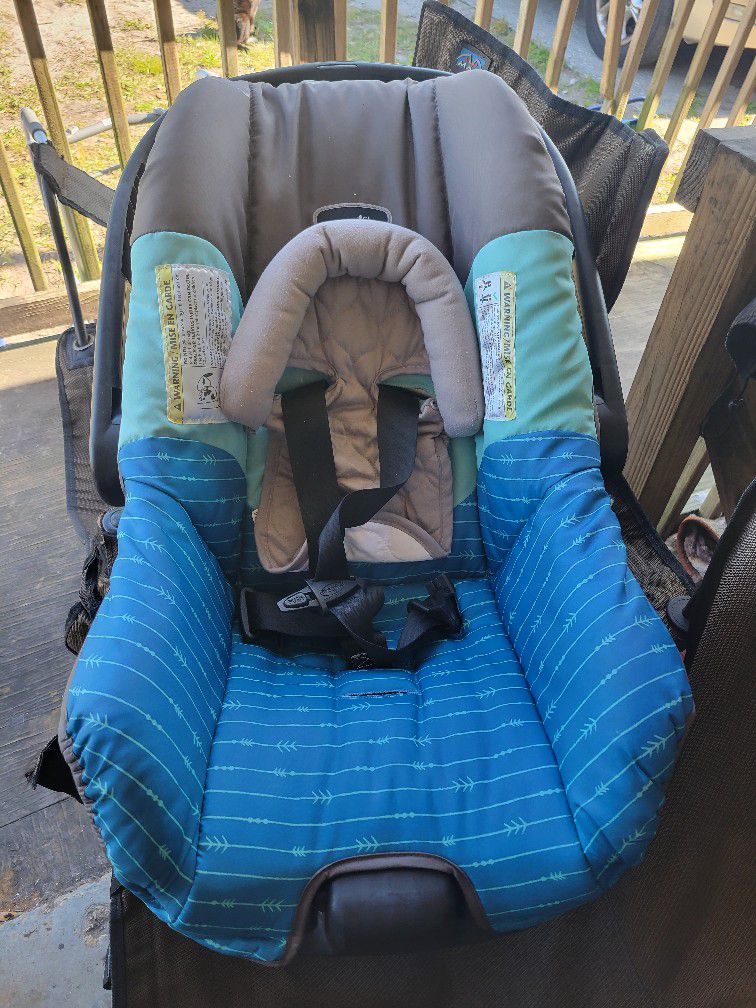 Like New Infant Car Seat With Base